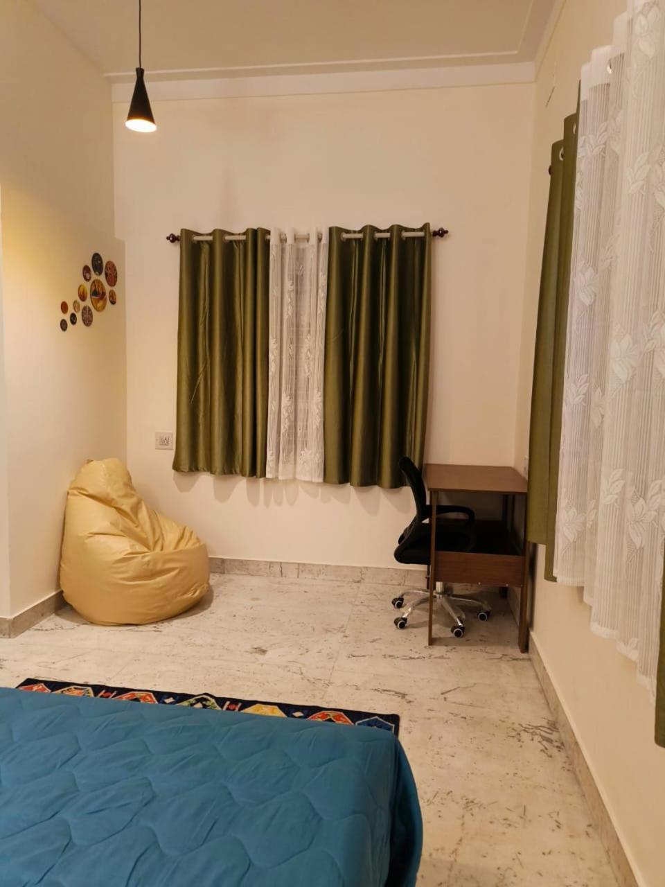 Homestayz Crown Бенґалуру Номер фото